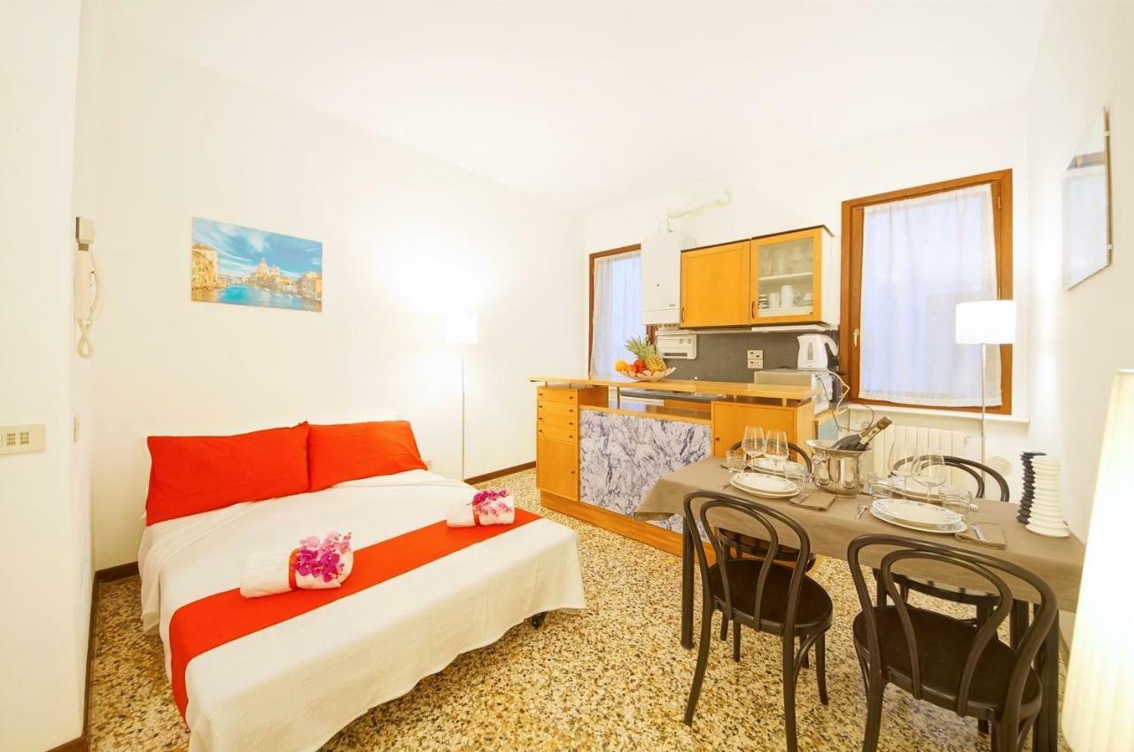 Santa Marina Apartment Rialto Veneţia Exterior foto